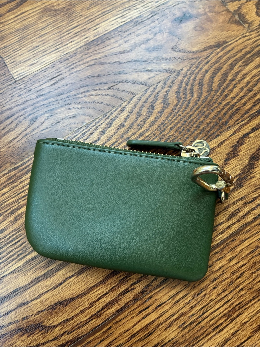 Lululemon's "Barracks Green/Gold" pouch bag - Picture 10 of 12